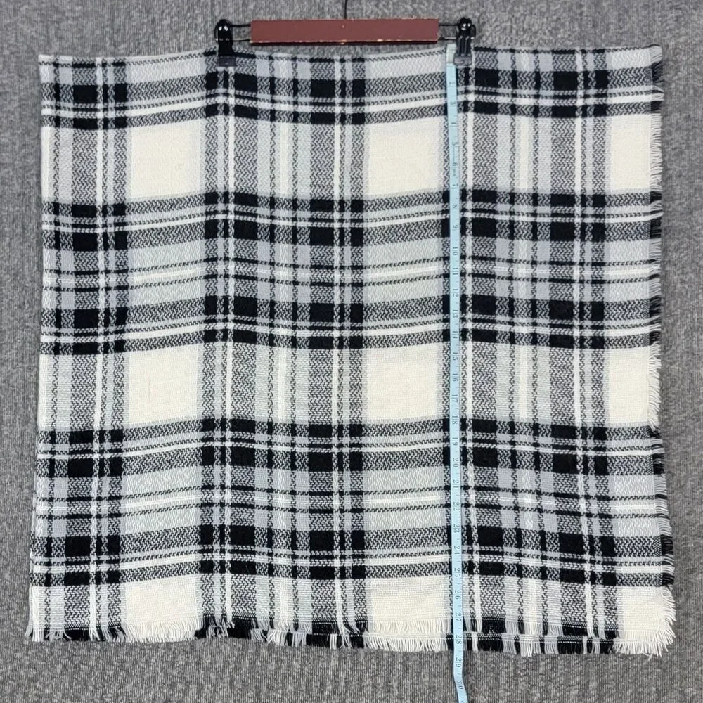 ModCloth Wrap Scarf Womens Black White Tartan Plaid Soft Fringed Shawl 56x28